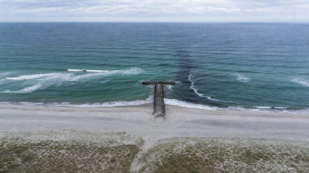 ヘッドランド脇の離岸流とワンドや砂州が見える遠州灘サーフ