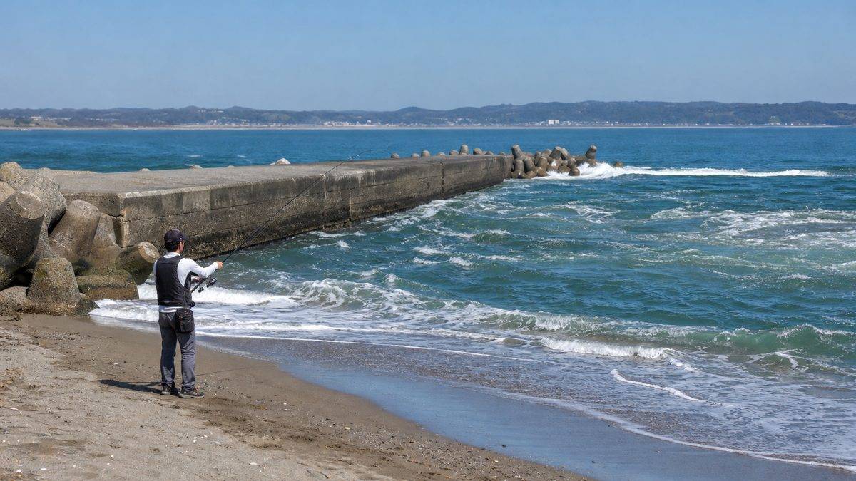 ポイント① 天竜川西岸導流堤 ─ 河口の「本命」ストラクチャーの要点をまとめた釣り攻略インフォグラフィック